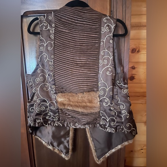 Real Mink Fur Vest Custom Made (MOB WIFE VIBES) - Picture 5 of 5